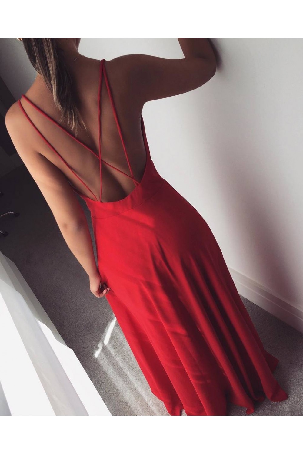 A-line V-neck Tulle Lace Long Prom Dresses Red Open Back Formal Evening Gowns main image 0
